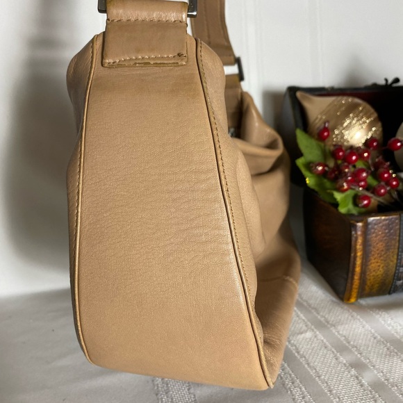 Tan genuine leather ladies handbag Luis Esteve made in Spain.Wide shoulder strap - Picture 10 of 16